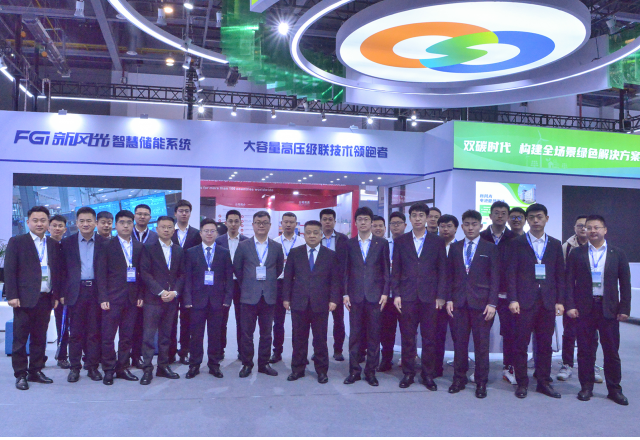 火爆亮相！新風光龍年首展點亮“錢塘江畔”